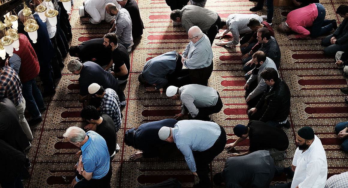 Первые мусульмане. Намаз. Намаз опора религии. Ковер для намаза. Muslim Prayer Mosque.