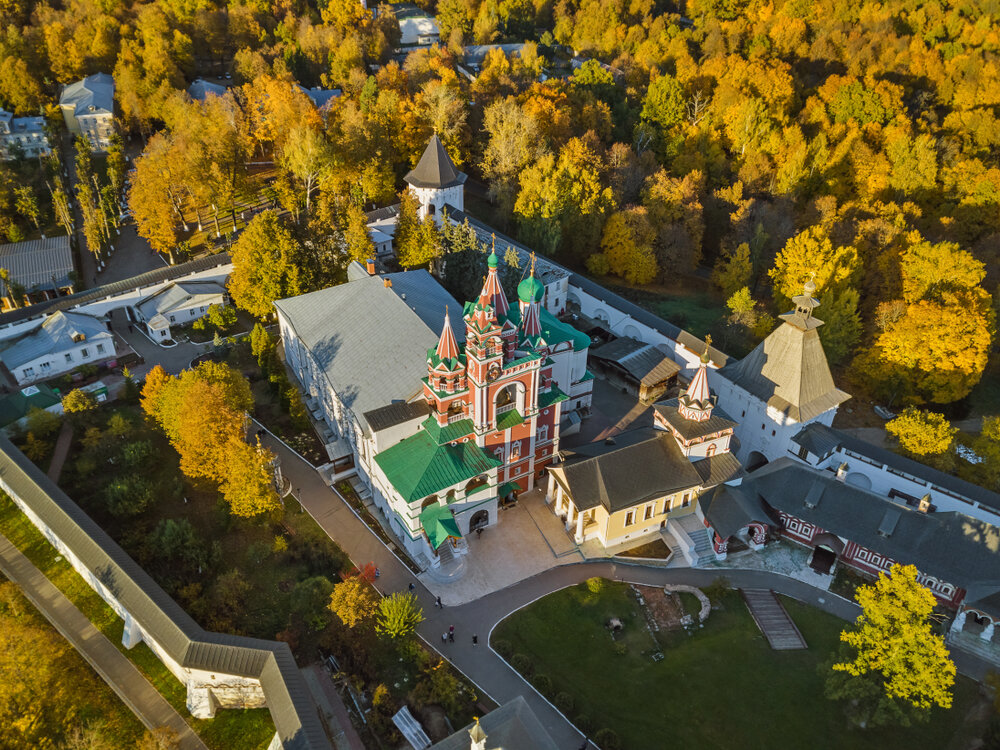 В звенигородский монастырь не раз приезжали русские цари и знатные вельможи