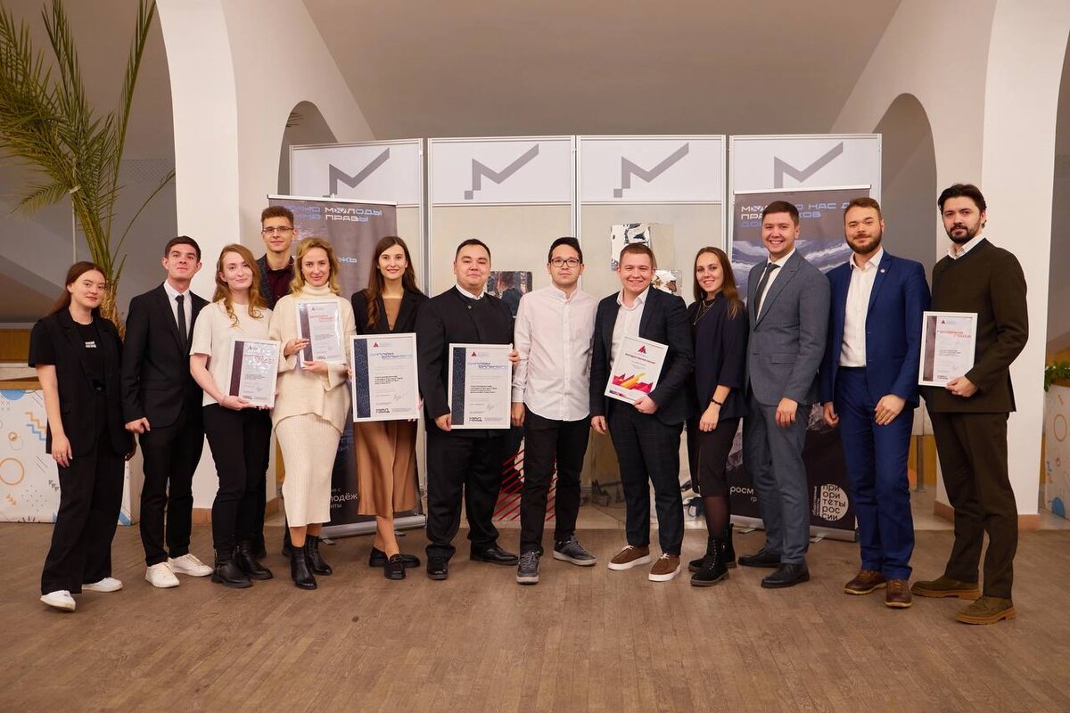    Оренбурженка приняла участие в XV съезде молодежных правительств РФ в Екатеринбурге Андрей Севостьянов