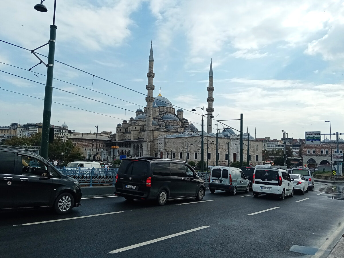 В Стамбуле на Галатском мосту (фото автора канала)