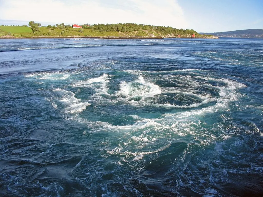 Водные течения. Водоворот мальстрём, Норвегия. Водоворот Мальстрем в норвежском море. Лофотенские острова водоворот Мальстрем. Мессинский пролив водовороты.