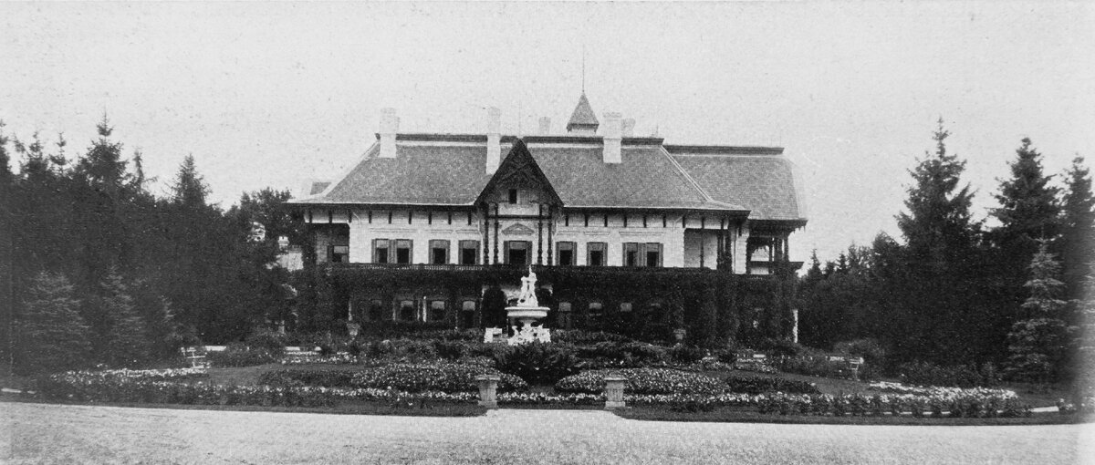Усадьба Натальевка. Вид дома из парка. Фотография. Столица и усадьба. 1915 №32, с. 4. Научная библиотека Всероссийскогомузея декоративного искусства.