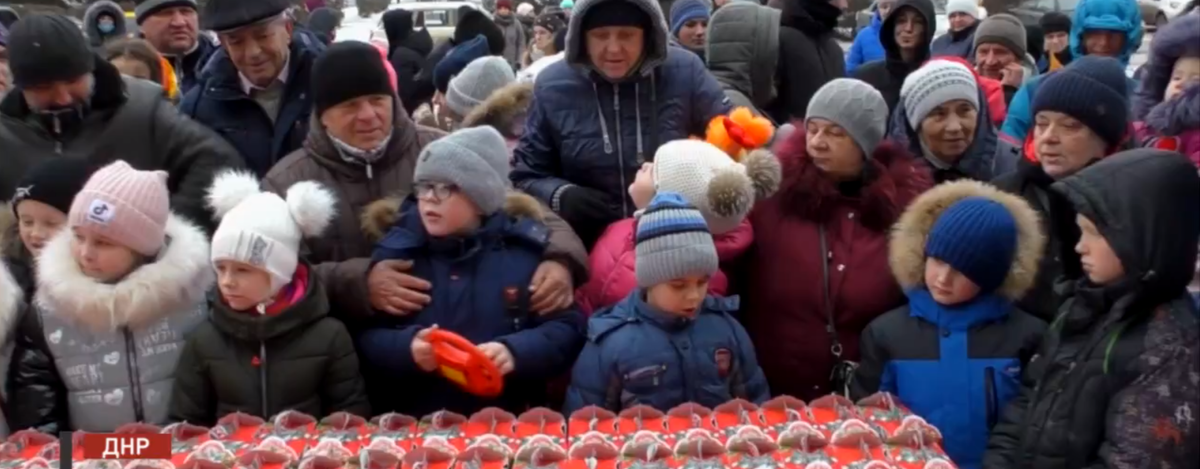 Раздача новогодних подарков детям Гольмовского