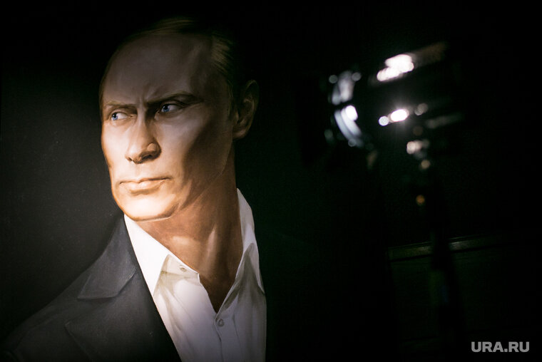    Сургутянин около года продает портрет Путина за 300 тысяч рублей, но покупатель до сих пор не нашелся