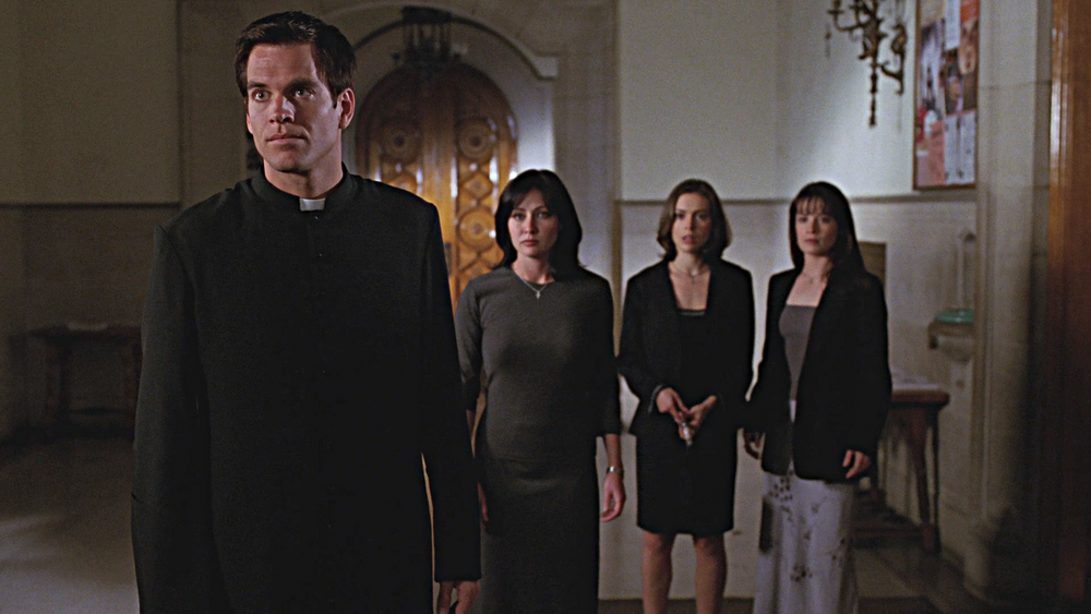 Брендан, Прю, Пайпер и Фиби противостоят Полу и Грегу Роу.