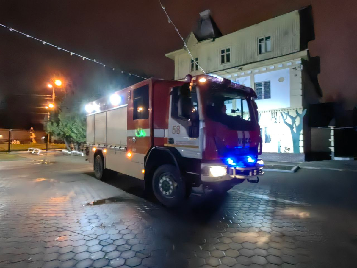 Пожарная машина в парке «Ёлочки»
