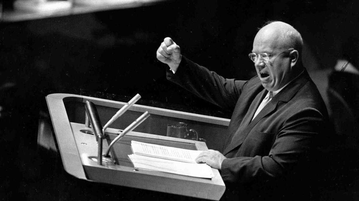 Хрущев с резким выступлением в ООН в 1960 году едва не спровоцировал ядерную войну между США и СССР. Сложные были времена