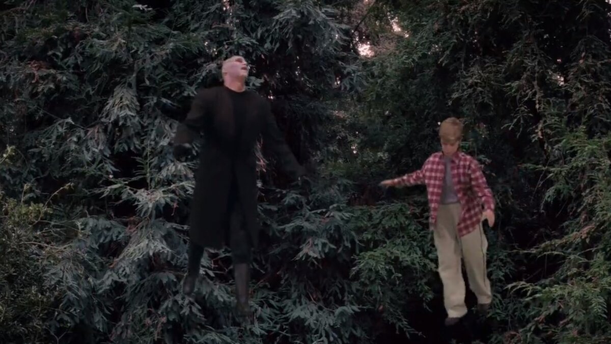 Гримлок и Давид парят в воздухе.