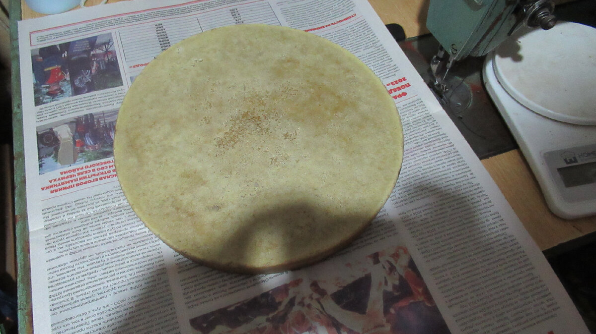 Ещё один продукт, который нам дают пчелы. Пахнет вкусно, но для еды не годится.