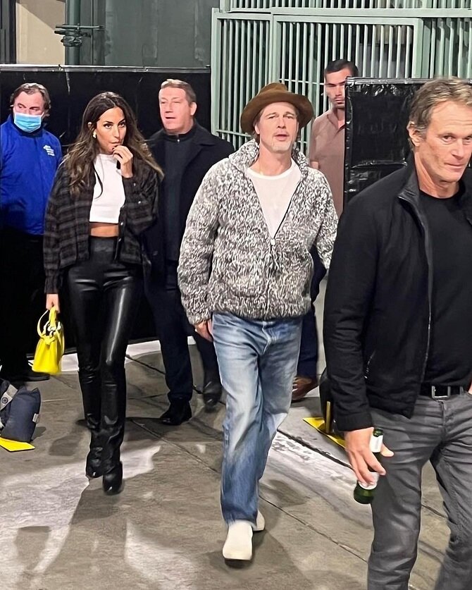 Брэд Питт отпраздновал 59-летие в компании новой подруги: галерея кинозвезды