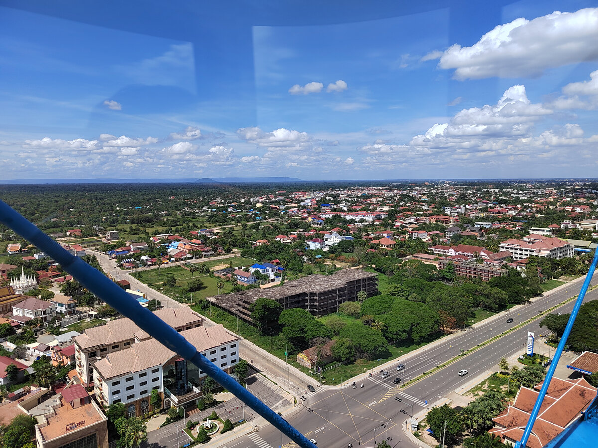 вид на город с колеса обозрения