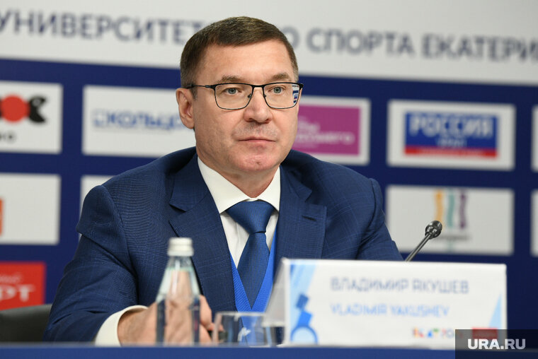    Якушев отметил, что в округе сложились коллективы профессионалов, которые достойно несут службу
