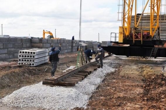 Фундамент для дома можно построить по типу крановых путей