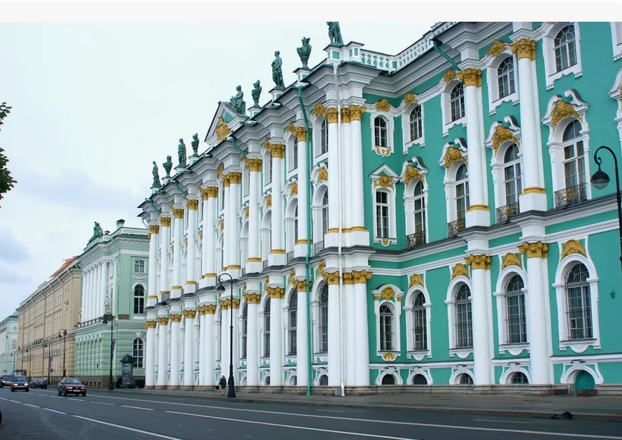 Зимний дворец растрелли цвет. Эрмитаж зимний дворец архитектура. Зимний дворец эрмитаж фасад. Зимний дворец терракотового цвета. Какого цвета был эрмитаж.