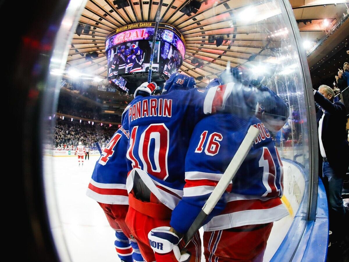    Хоккеист "Нью-Йорк Рейнджерс" Артемий Панарин© Фото : twitter.com/nyrangers