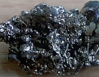 Так выглядит типичный кусок типичного кобальта