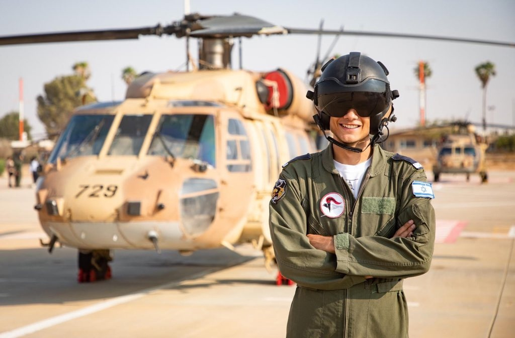 Спасение летчиков. Пилот. Спасти летчика. Летчики ввс израиля. Принцесса и пилот мультфильм 2011.