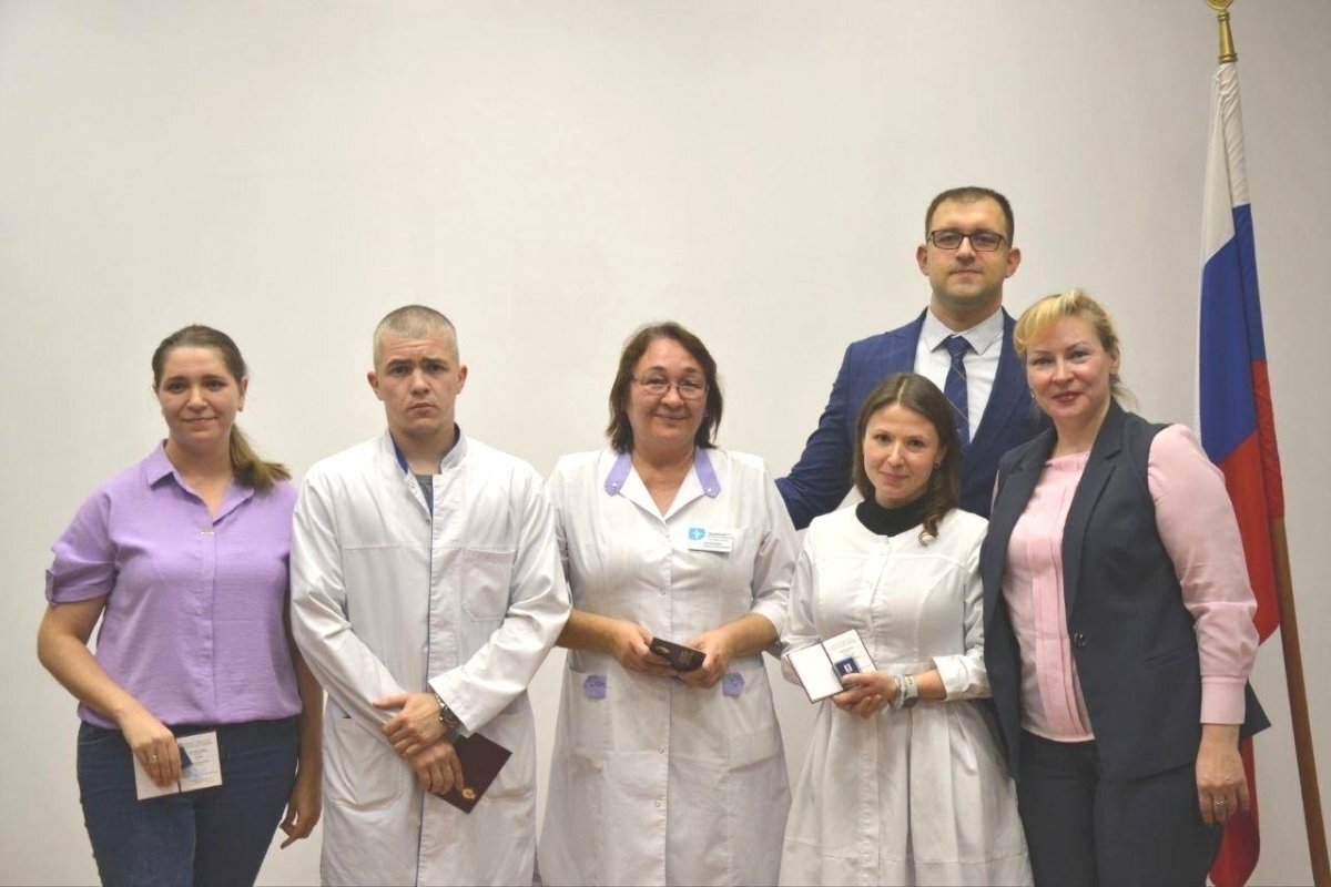    В Хабаровске наградили 46 врачей за работу в период пандемии COVID-19