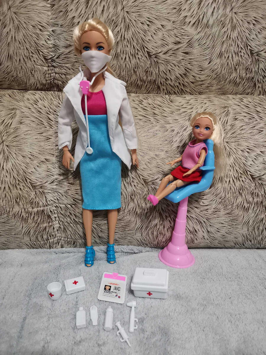 Вот так они выглядят без коробки, докторские аксессуары можно убрать в ящичек, удобно