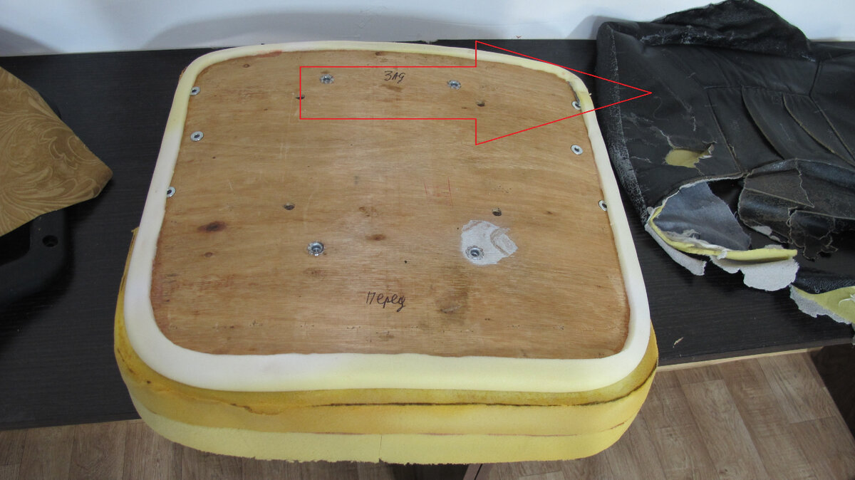 В таком состоянии кресел хоть отбавляй, главное, чтобы был цел механизм подъёма и ноги были в порядке (у кресла :) )