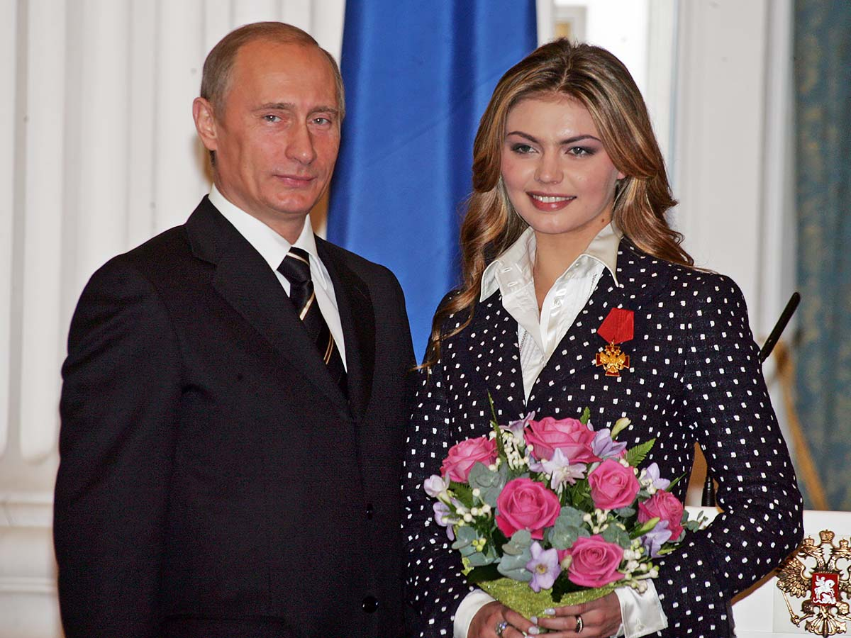 Вечером 1 апреля 2013-го года президент России Владимир Путин и его жена Людмила объявили о своем разводе. Прямо во время антракта премьеры балета "Эсмеральда" в Кремле.-6