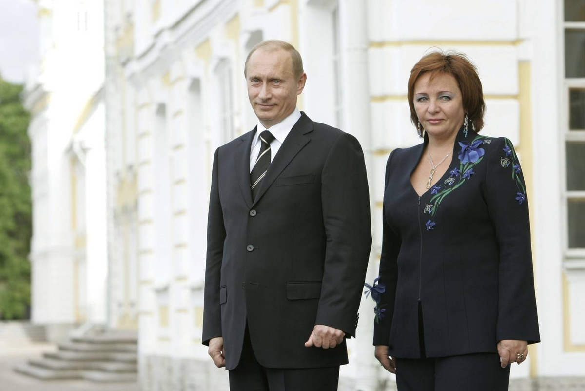 Вечером 1 апреля 2013-го года президент России Владимир Путин и его жена Людмила объявили о своем разводе. Прямо во время антракта премьеры балета "Эсмеральда" в Кремле.-7