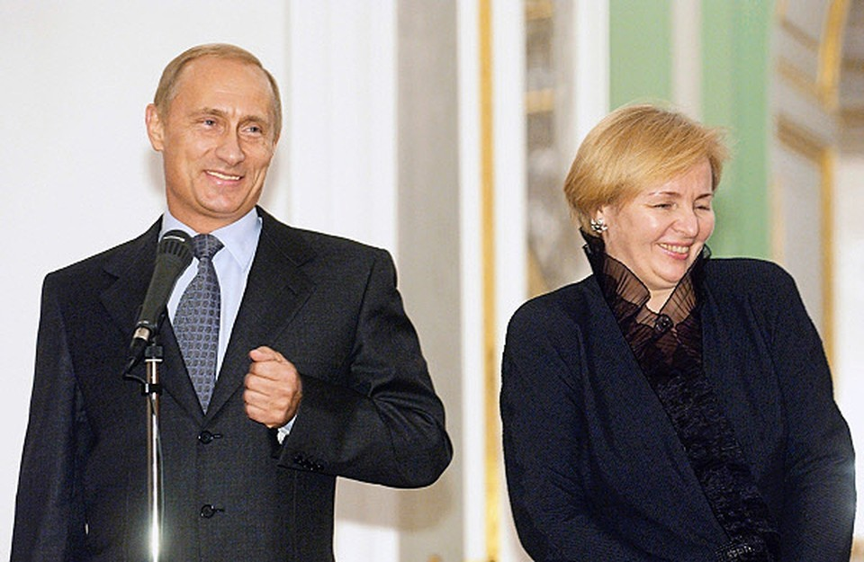 Вечером 1 апреля 2013-го года президент России Владимир Путин и его жена Людмила объявили о своем разводе. Прямо во время антракта премьеры балета "Эсмеральда" в Кремле.-5