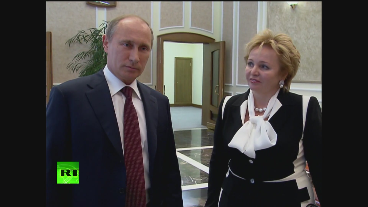 Вечером 1 апреля 2013-го года президент России Владимир Путин и его жена Людмила объявили о своем разводе. Прямо во время антракта премьеры балета "Эсмеральда" в Кремле.-2
