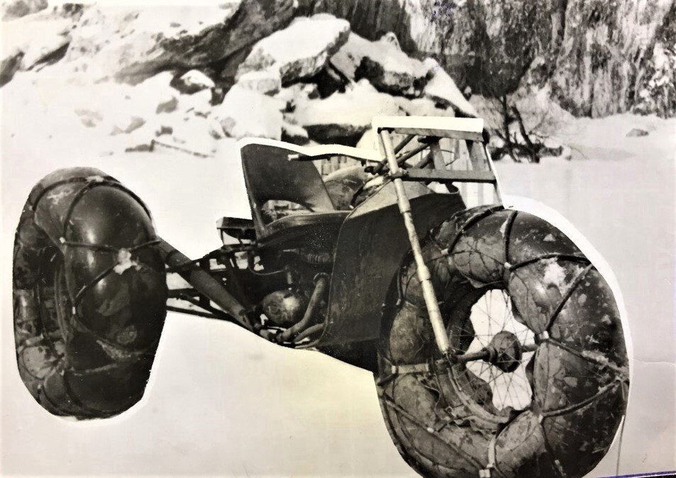 Вездеход-трицикл на пневматиках Валентина Батурина. 1987 год. Фото автора.