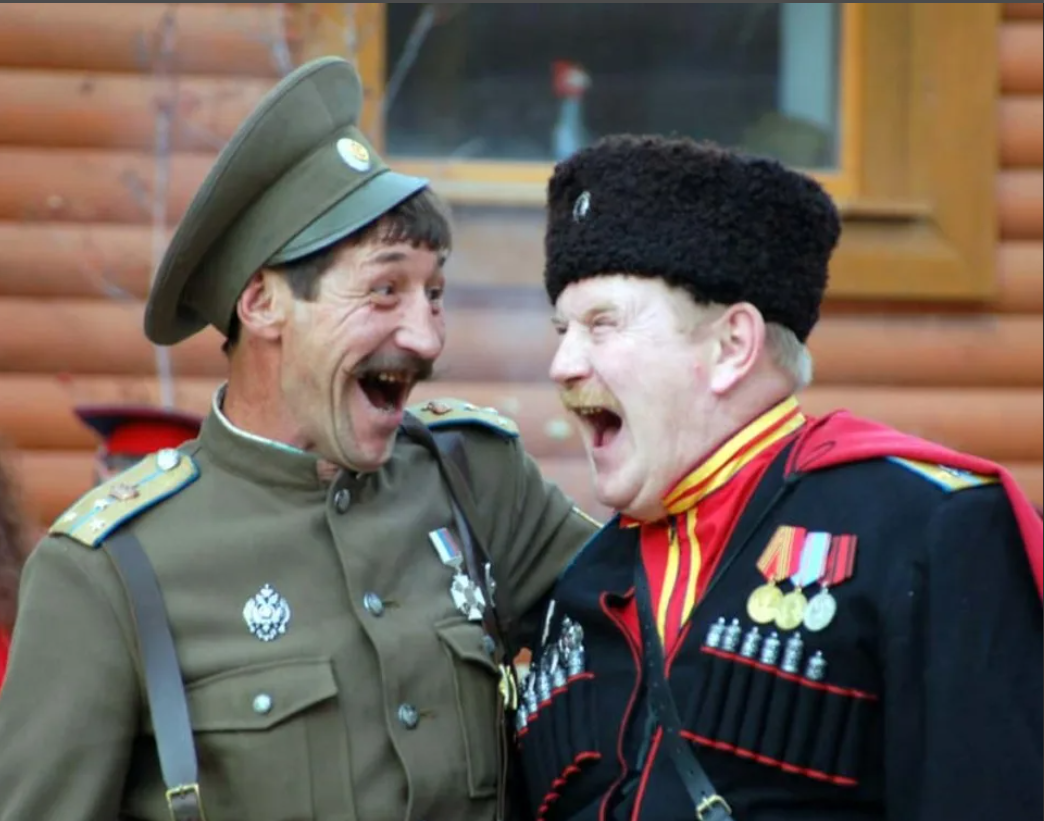 Сильный казак. Казаки Кубани ряженые. Ряженые казаки России. Донские казаки ряженые. Донское казачество ряженые