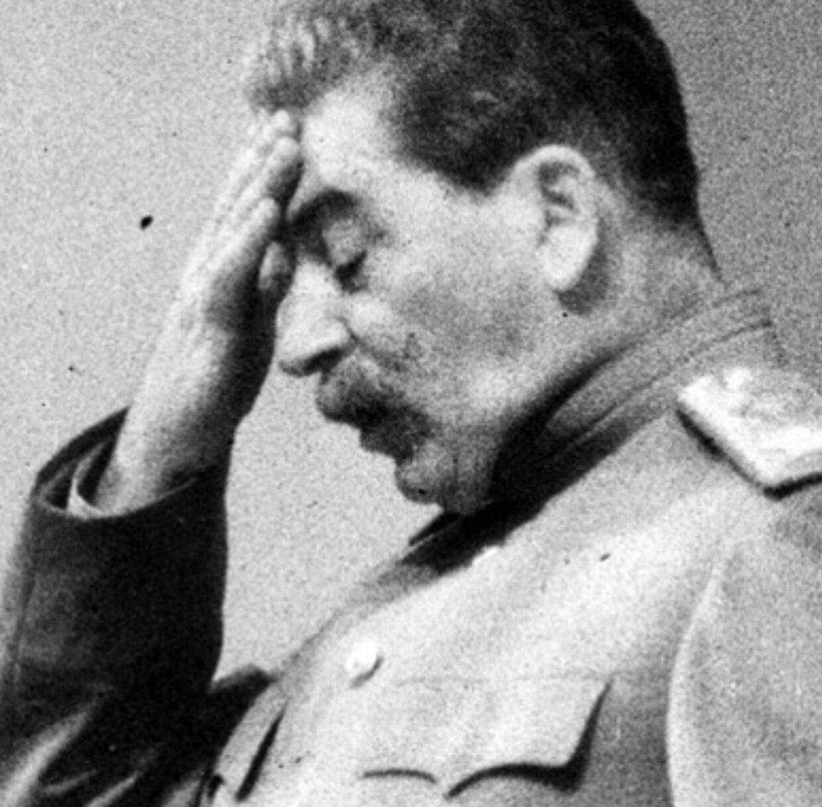 Иосиф Сталин грустный