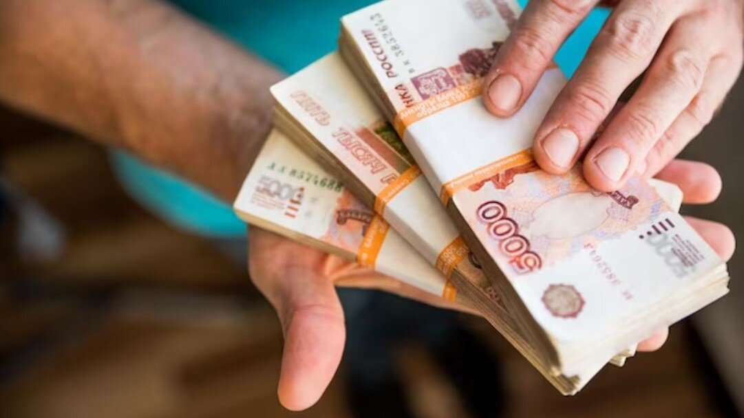    Когалымчанину вернули забытый на лавочке миллион рублей