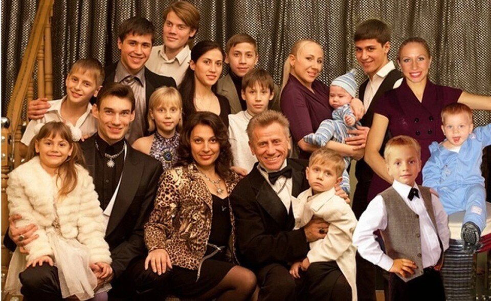    Фокусник Валерий Диво принял тысячу родов. Фото из семейного архива.