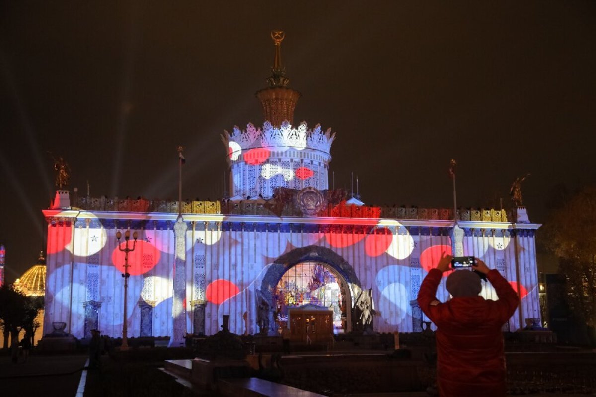    Больше в шесть раз.