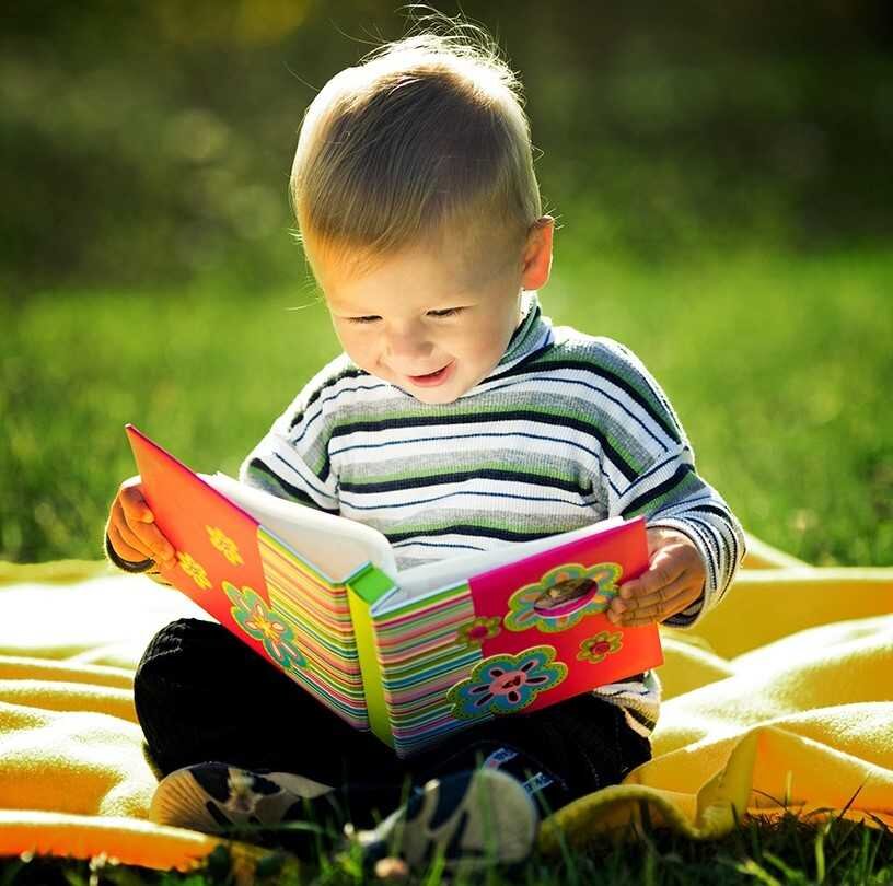 Baby reading. Книги для детей. Дети читают. Книжки для малышей. Чтение для детей.