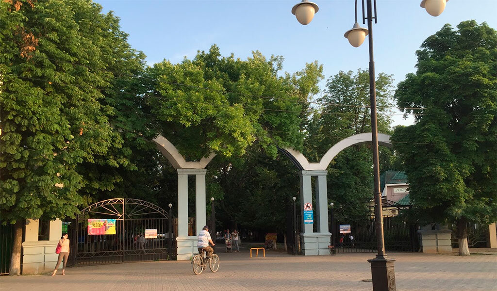 Азовский городской. Азовский городской парк. Азов парк культуры и отдыха. Азовский сквер. Парк в с Азово.