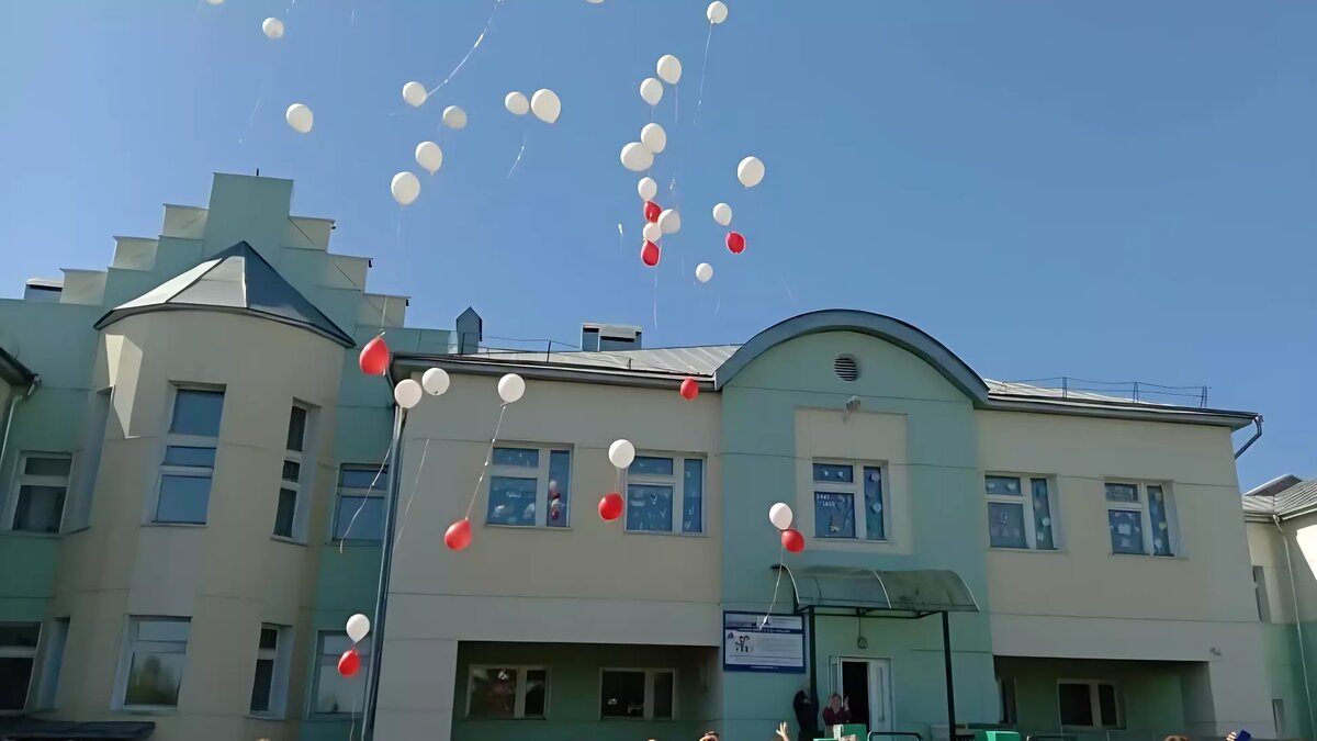     В конце октября стало известно о дедовщине и беспорядках, происходящих в Большеуковском доме детства. В Сеть слили видео, которое многих повергло в шок. Последствия этой ситуации и новая информация об учреждении всплывают до сих пор.