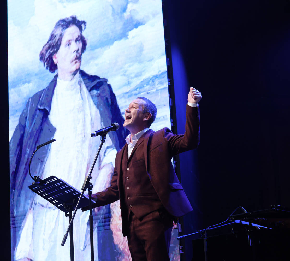 Актер театра и кино Антон Шагин.