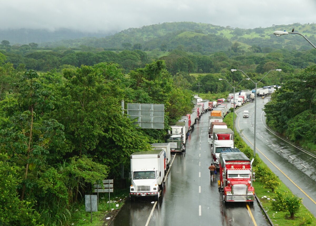 Trucks stranded at a roadblock on a main road near Silimin in western Panama on November 7.Photographer: Bernat Bidegain/AFP/Getty Images