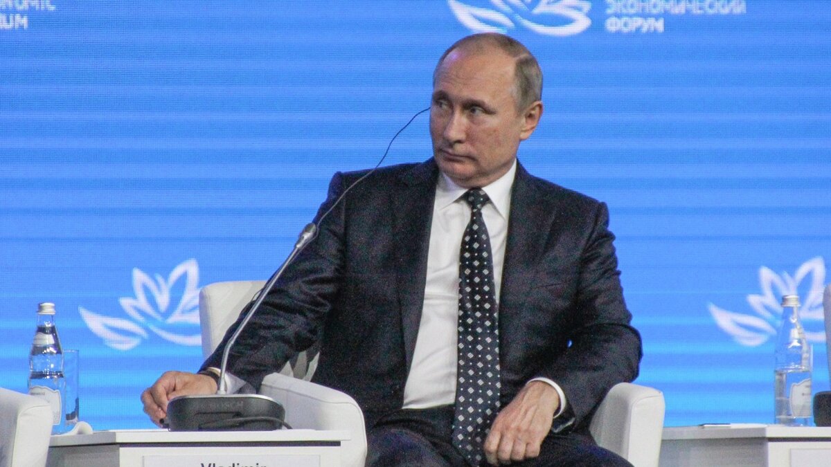     Владимир Путин назначил перечень поручений после совещания, посвященного развитию дальневосточных городов, которое прошло во Владивостоке 11 сентября 2023 года. Поручения были даны всем субъектам Дальнего Востока, но, в основном, они затрагивают аспекты жизни Приморского края.