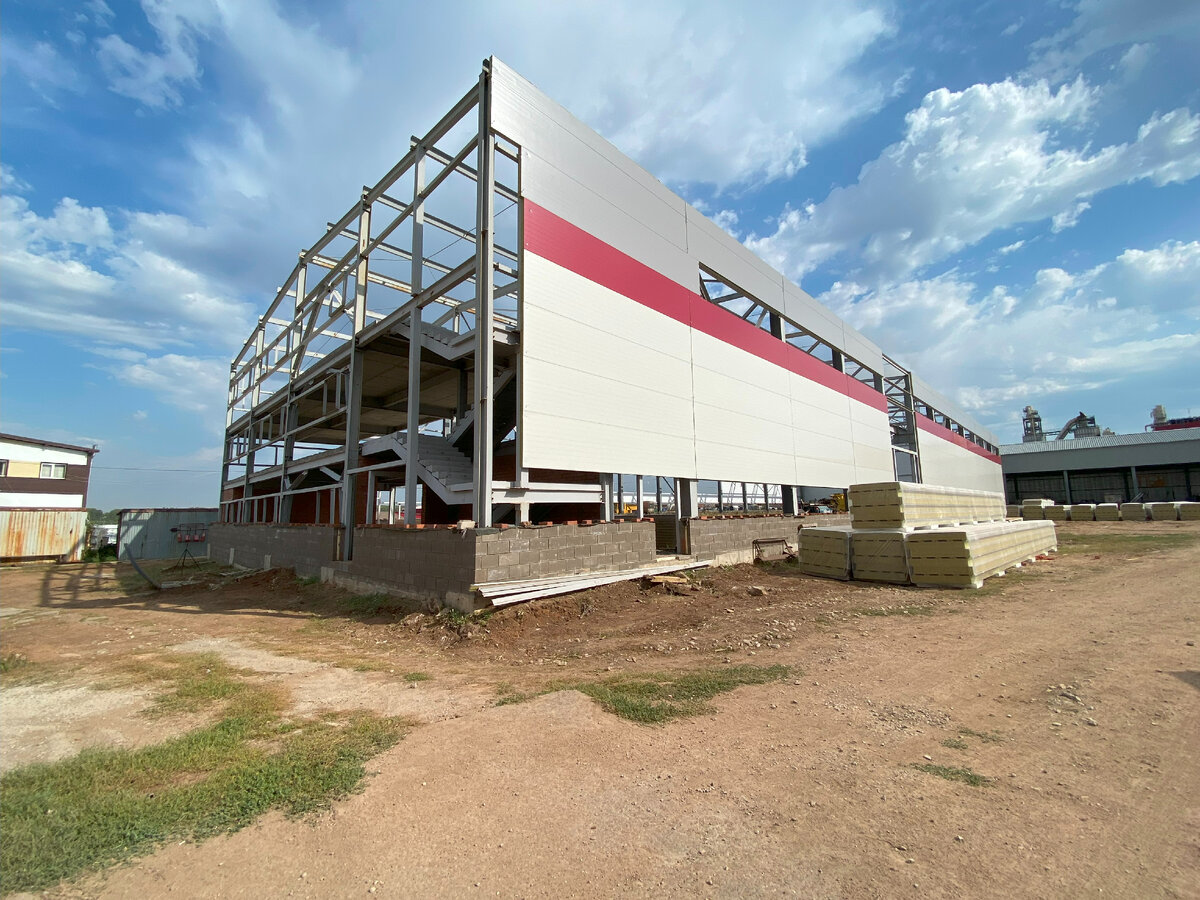 От правильности монтажа сэндвич-панелей зависят сроки эксплуатации здания. 