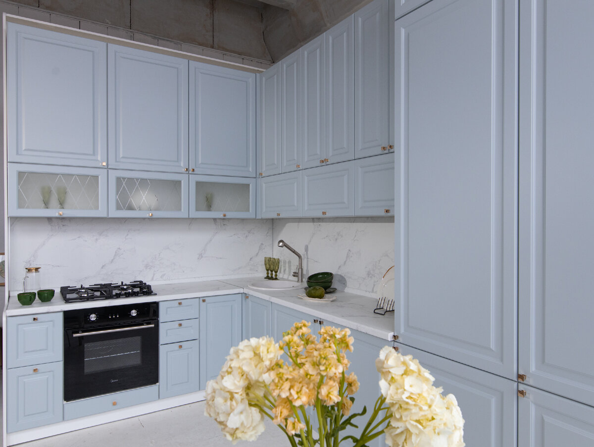 Кухня серии "Ницца" компании Сурская мебель