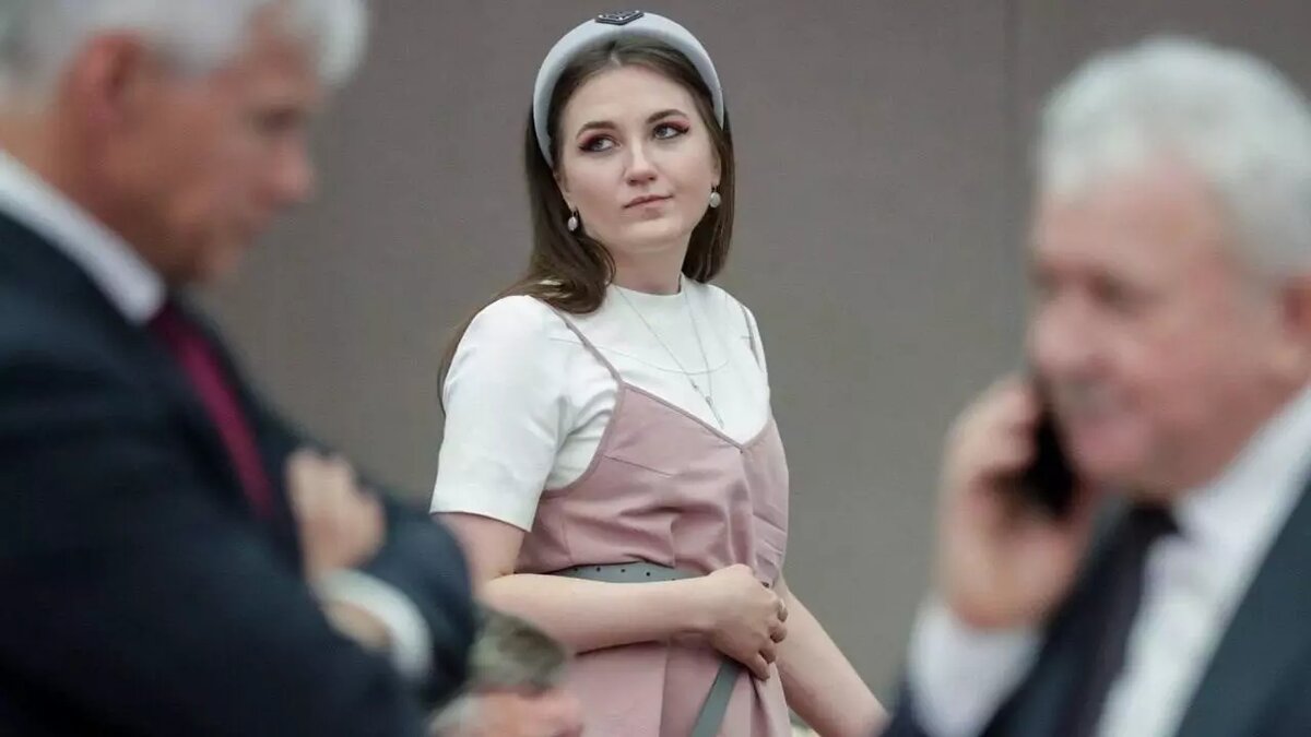     Депутат Госдумы от Тюменской области Ксения Горячева подверглась хейту из-за опубликованного Ксенией Собчак сообщения о стоимости ободка депутата.