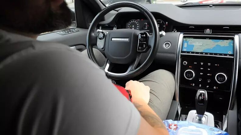     В Ставрополе вынесли предупреждение водителю, у которого на автомобиле оказалась наклейка с флагом Палестины, утверждает Telegram-канал Ксении Собчак «Кровавая барыня».