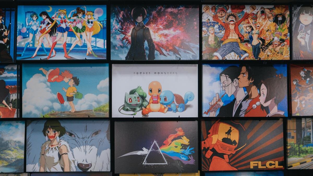    Персонажи аниме на открытках:Unsplash / Dex Ezekiel