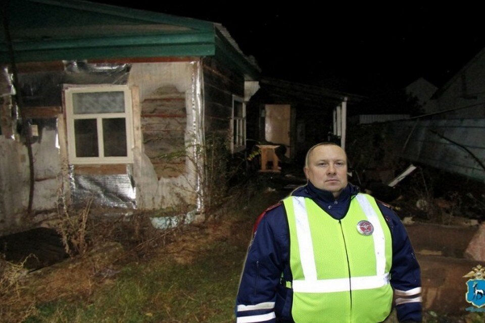    Алексей Филиппов ехал на ночное дежурство, когда увидел клубы дыма над одним из домов ГУ МВД России по Самарской области