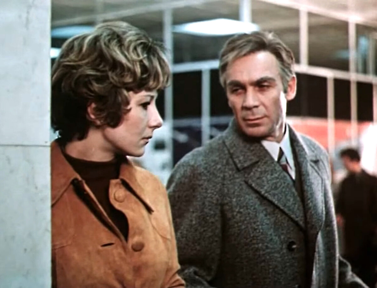 Скриншот кадра из фильма "Вылет задерживается" (1974), режиссер Леонид Марягин, сценарист Дмитрий Василиу