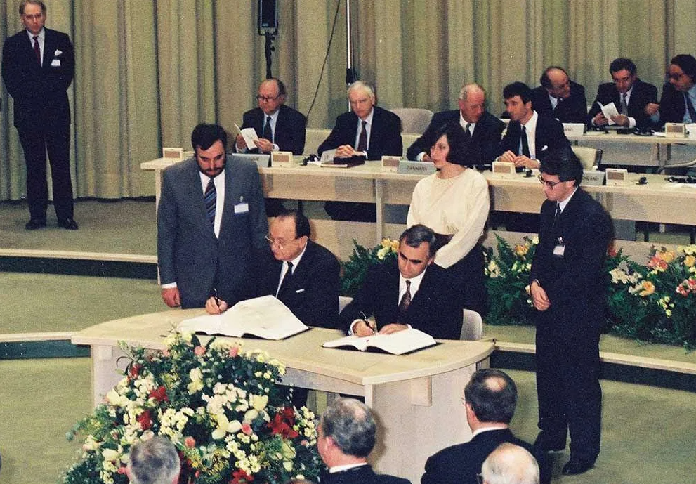 Союз 1992. Маастрихтский договор 1992. Маастрихтский договор 1993. Евросоюз 1992. ЕС В 1992.