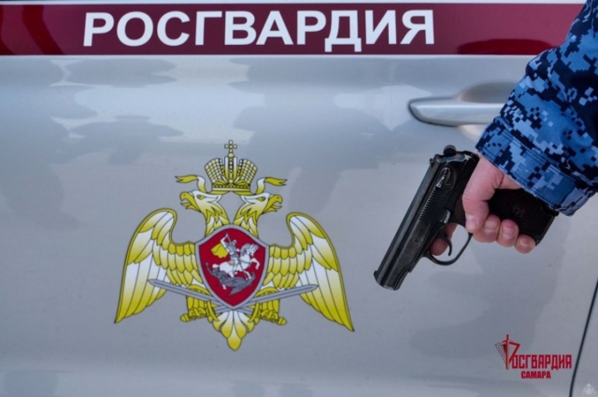    В Безенчуке росгвардейцы задержали грабителя, отобравшего телефон у женщины