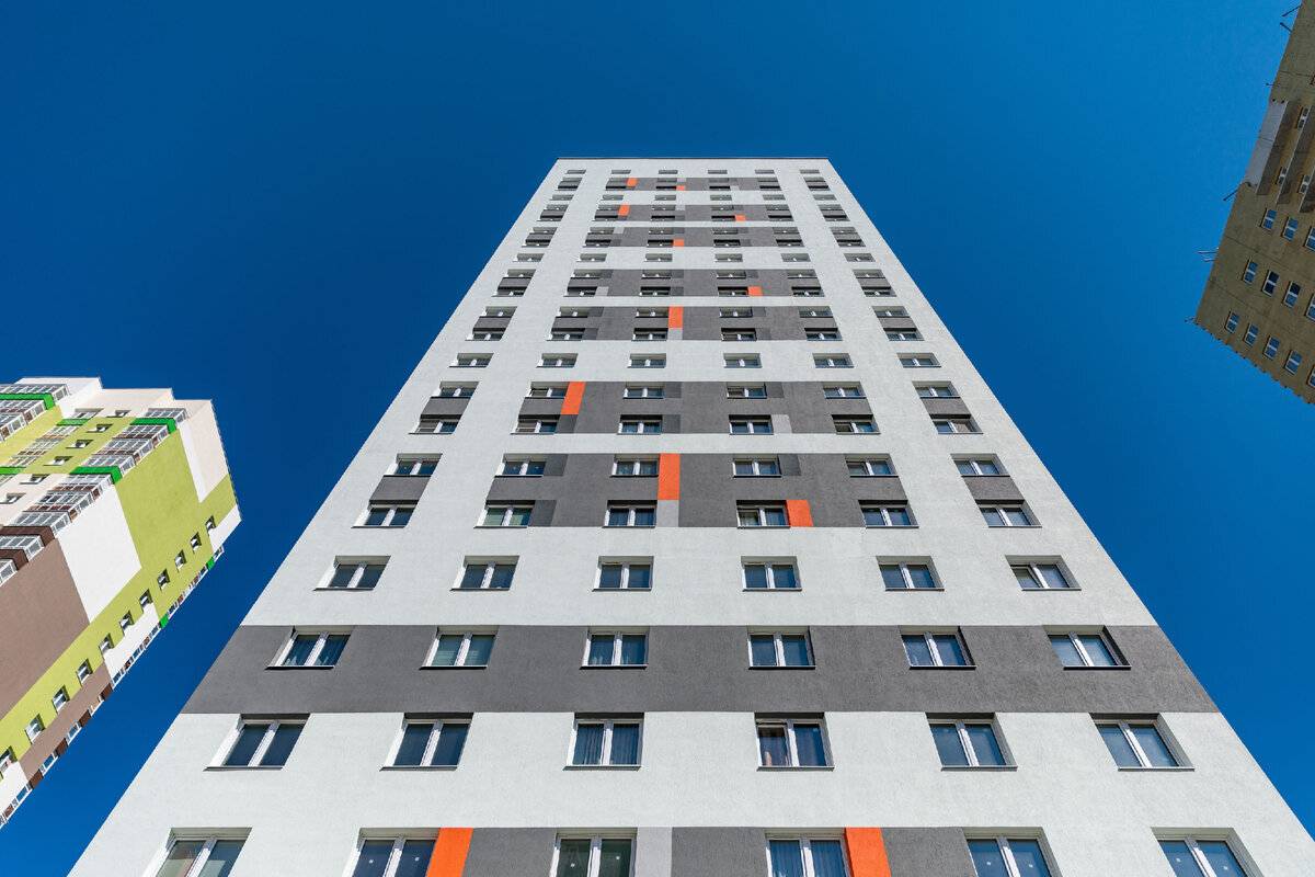 Покупая квартиру без балкона, можно существенно сэкономить. А сезонные вещи хранить в индивидуальных кладовых, расположенных на этажах, как в ЖК "Хрустальные ключи"